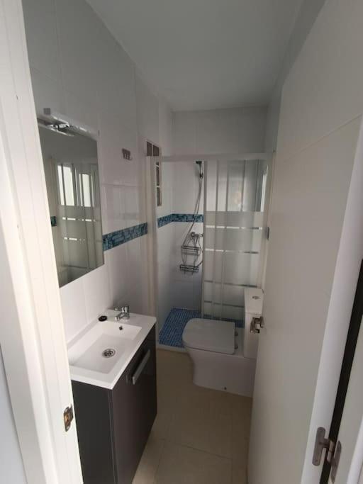 Estupendo Piso Renovado A 30 Metros De La Playa Almeria