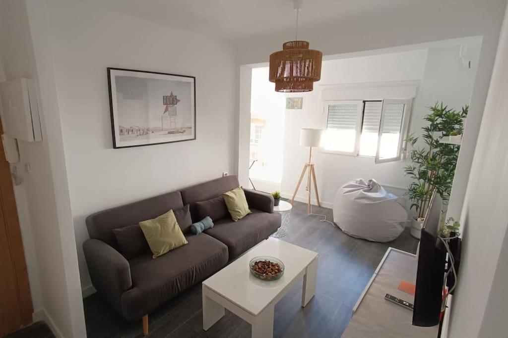 Estupendo Piso Renovado A 30 Metros De La Playa Apartment